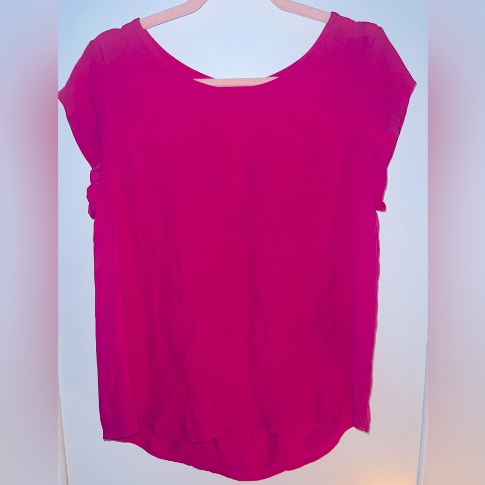 Joie Fushia Silk Blouse with Keyhole Back Size Large (Fits more like a Medium)
